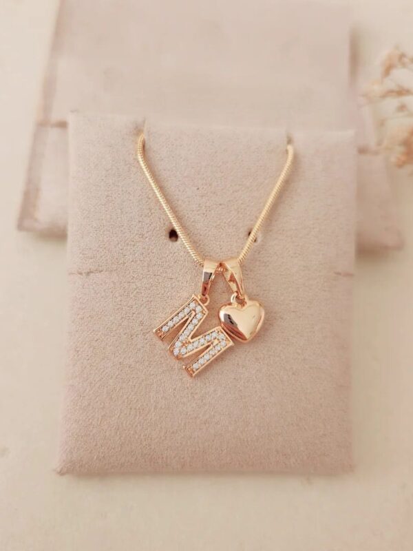 collar inicial+corazon  xuping jewerly rose. todas las letras