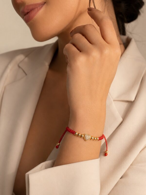 WhatsApp Image 2026-05-30 at 3.27.19 PM pulsera roja hilo chino, corazon